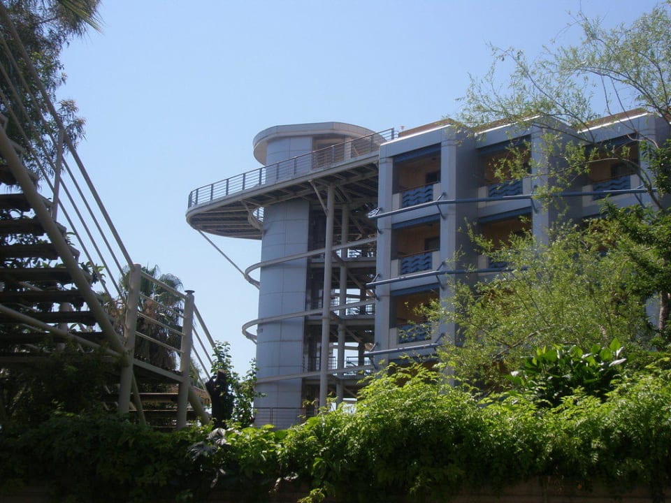 Außenansicht des Hotels vom Garten Grand Kaptan