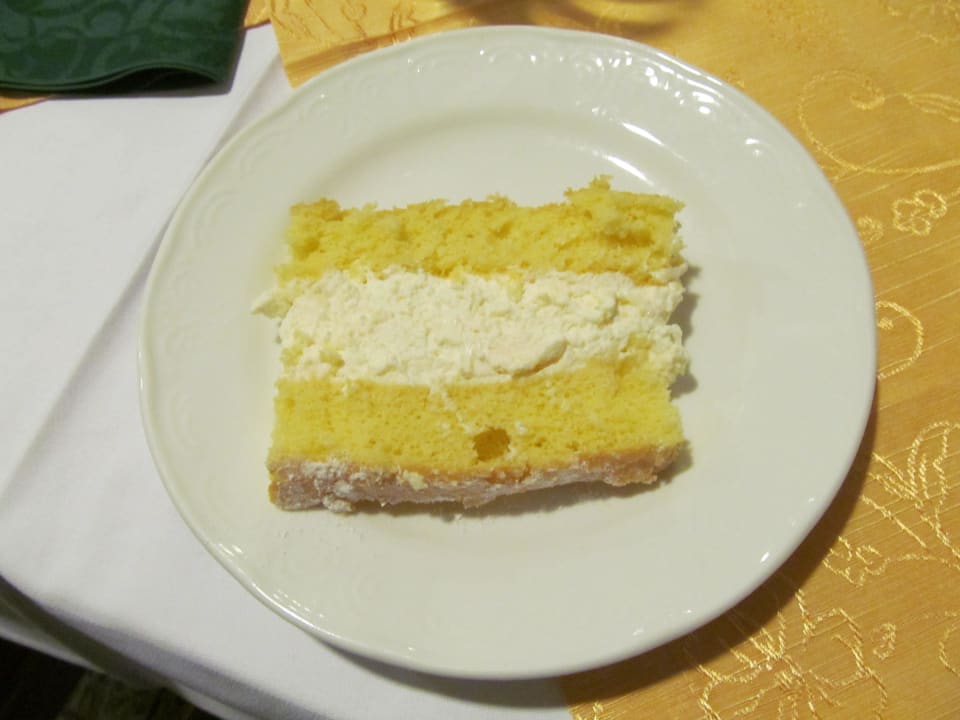 Flaumige Topfenschnitte Hotel Schwengerer