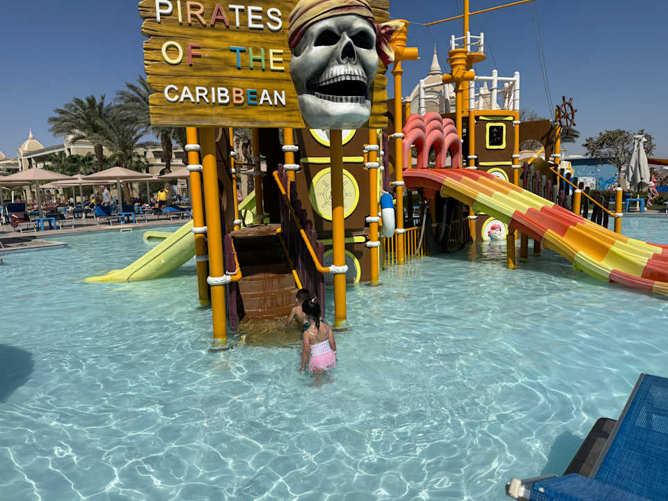 Pool Titanic Royal