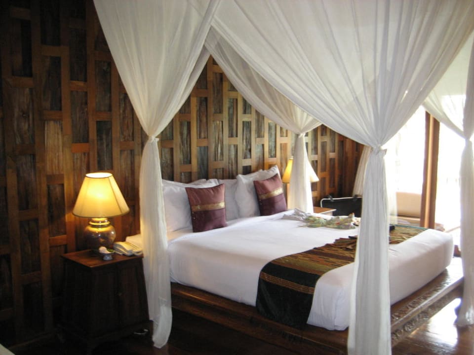 Bett Supreme Deluxe Zimmer Santhiya Koh Phangan Resort & Spa