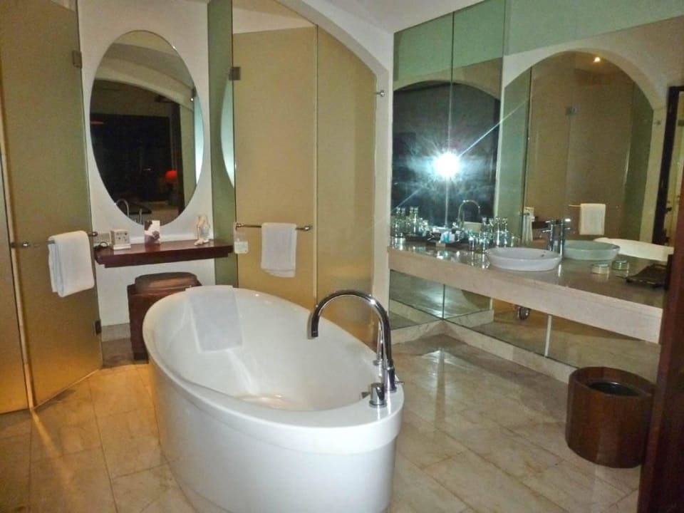 Tropical Deluxe-Zimmer Novotel Bali Benoa Hotel