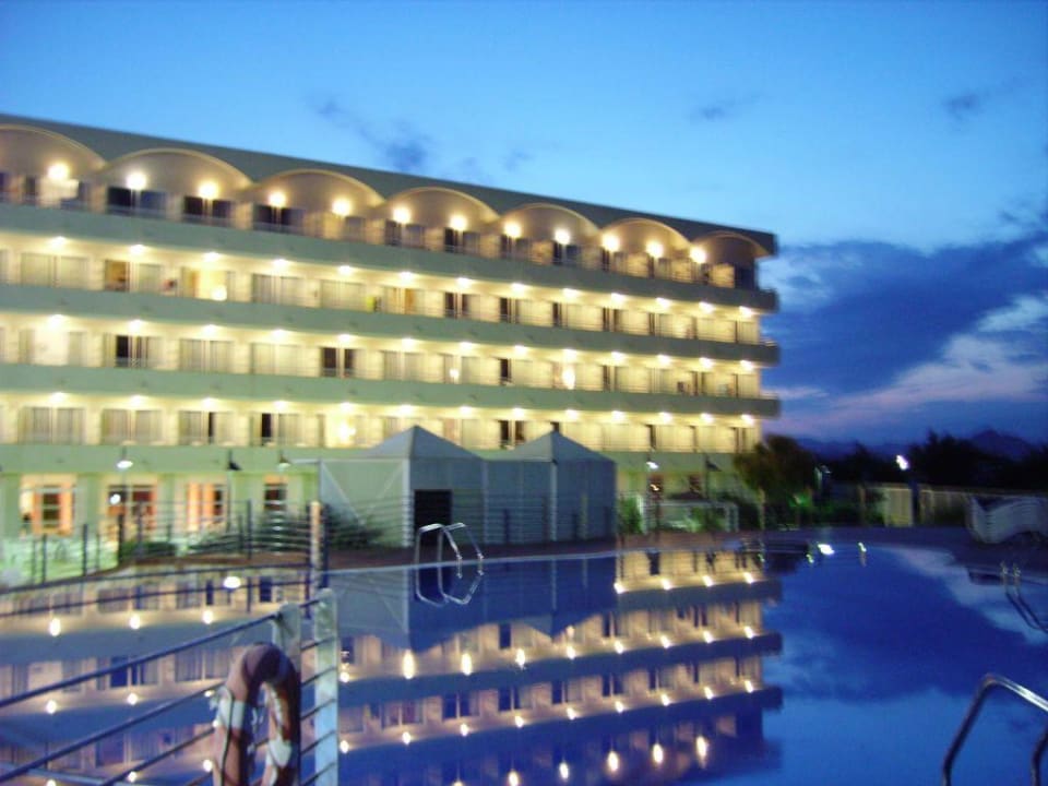 Abendaufnahme Eix Platja Daurada Hotel & SPA