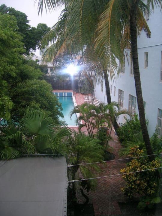 Aussicht aus dem Zimmer auf den Pool Tropics Hotel Miami Beach