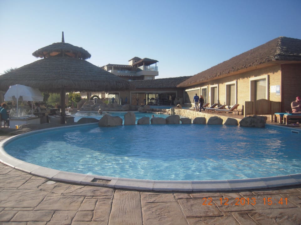Теплый бассейн Amwaj Beach Club Abu Soma Resort