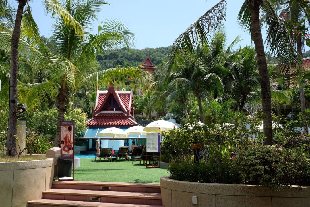 Zugangbzum Pool Chada Thai Village Resort