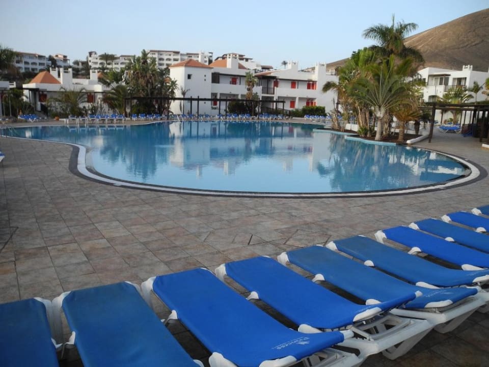 Viele Liegen warten auf die Sonnengäste Fuerteventura Princess