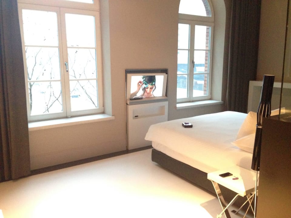 Zimmer in schwarz-weiß Hotel Blow Up Hall 5050