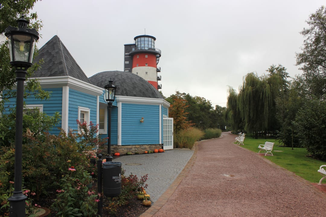 Fussweg zum Park oder zum Hotel Colosseo Hotel Bell Rock Europa-Park