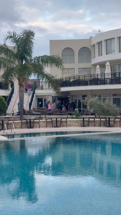 Pool Vantaris Luxury Beach Resort