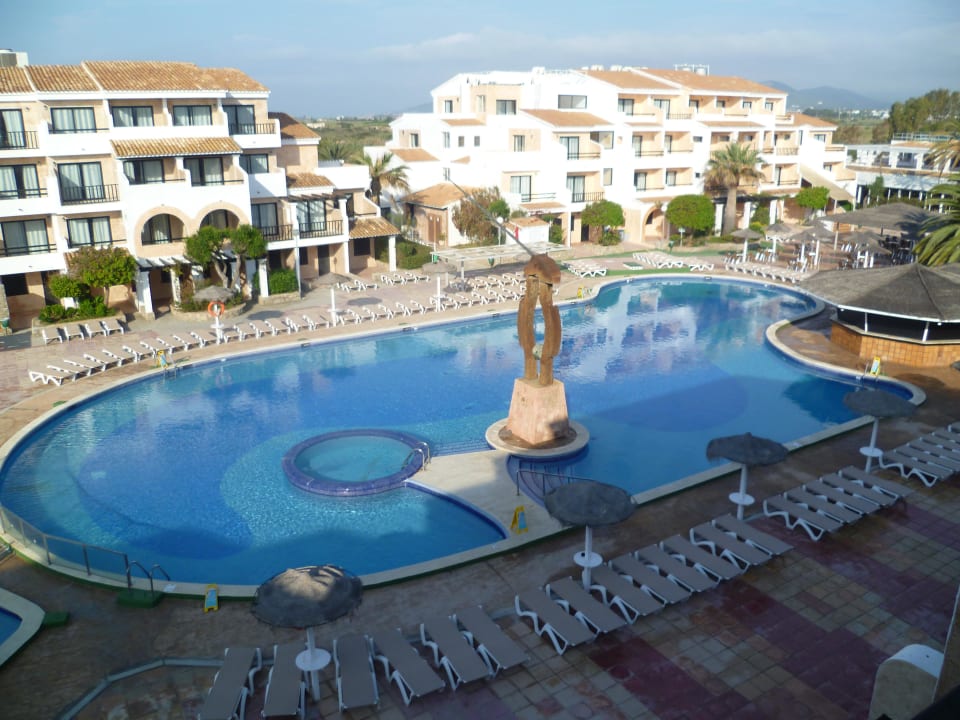 Pool von oben FERGUS Style Bahamas