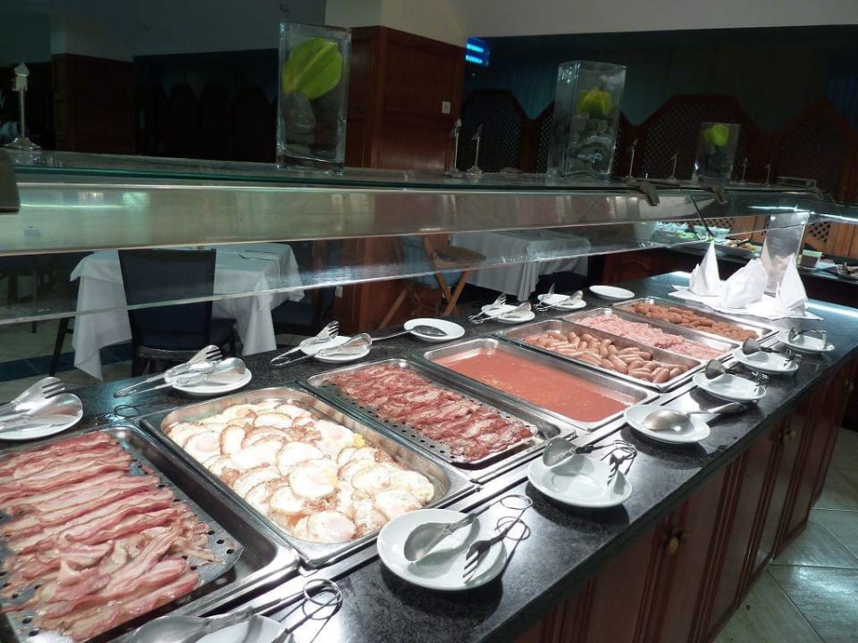 Büffet optisch gut, Essen gut BLUESEA Lagos de Cesar