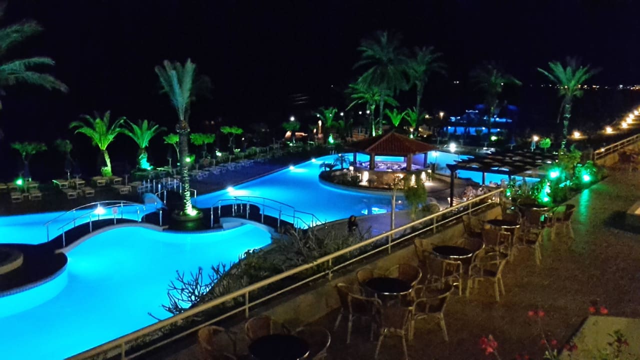 Poolbeleuchtung amAbend Rodos Princess Beach Hotel & Spa