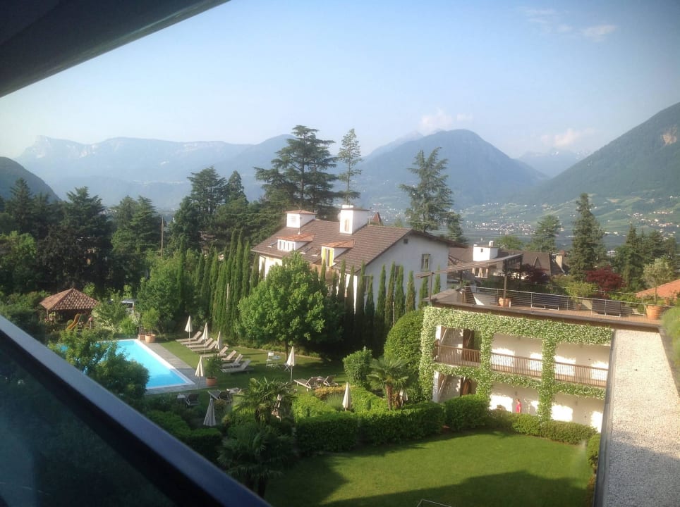 Blick aus Zimmer zum Pool Hotel Ansitz Plantiz