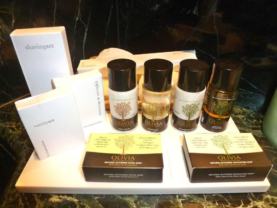 Produkte im Badezimmer Divani Caravel Hotel