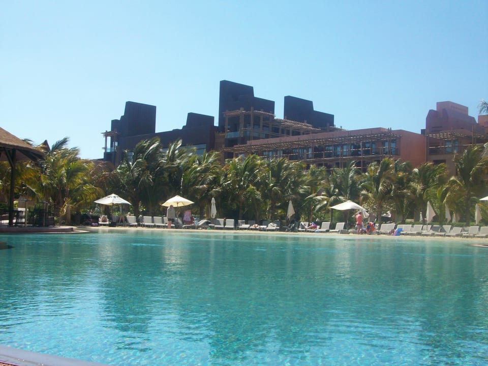 Teil der Poolanlage Lopesan Baobab Resort