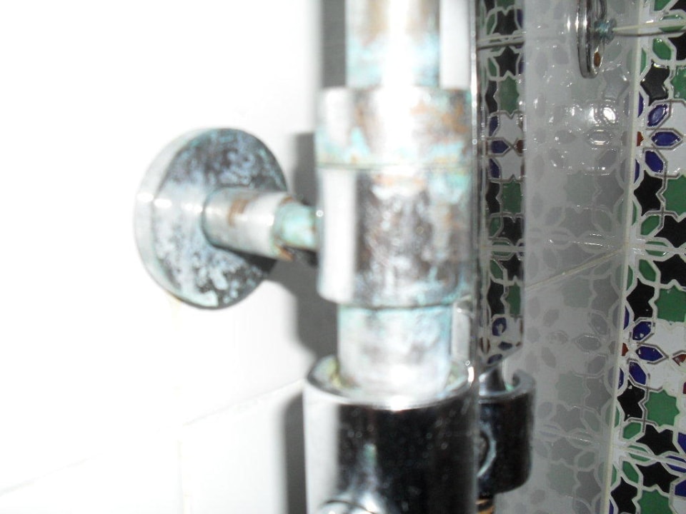 Dusche, wegen Kalk so dreckig, laut Roomboy!Ja klar Stella Beach Resort & Spa Makadi Bay