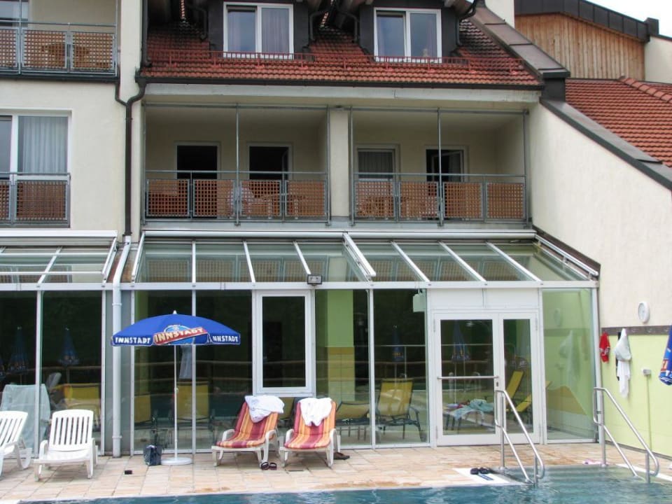 Blick vom Außenpool auf das Hotel Hotel Herzog Heinrich