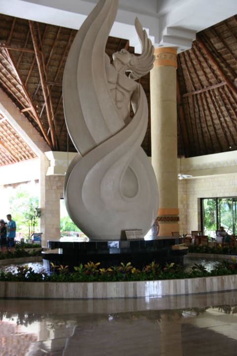 Statue in der Lobby Bahia Principe Luxury Akumal