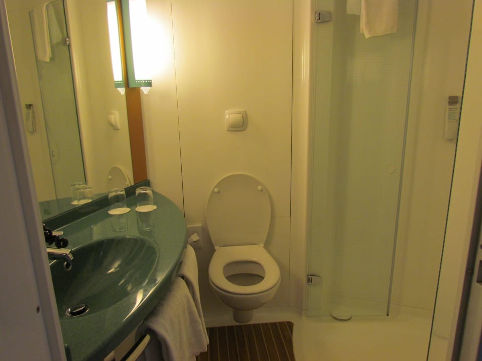 Badezimmer ibis Hotel Hamburg St. Pauli Messe