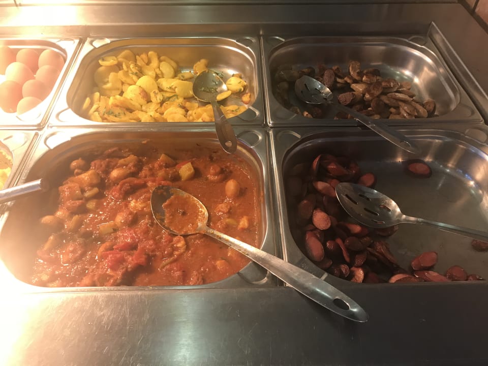 Teilweise undefinierbare Speissen  Hotel Nevada Hamburg