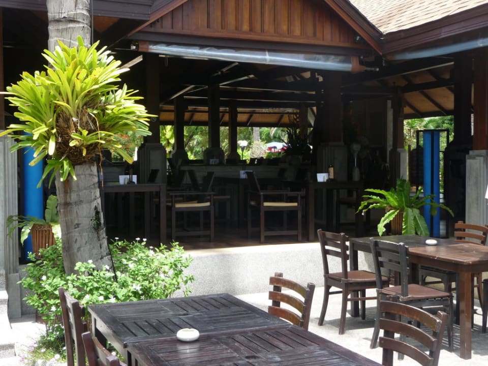 Restaurant mit Blick zur Bar The Fair House Beach Resort