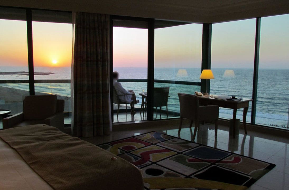 Corner alcove room 502 Hilton Dubai Jumeirah