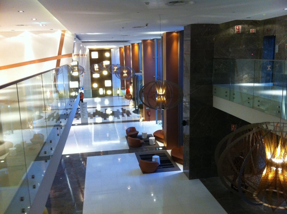 Blick auf den Eingangsbereich/Lobby Hotel Epic Sana Lisboa
