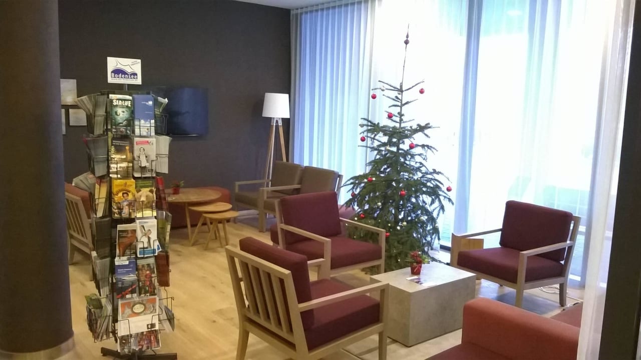 Lobby Holiday Inn Express Friedrichshafen