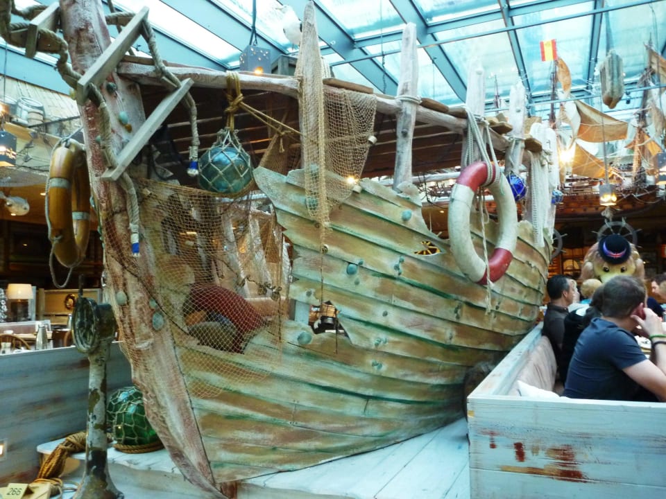 Schiff im Restaurant - da kann man drinnen sitzen Hotel Bell Rock Europa-Park