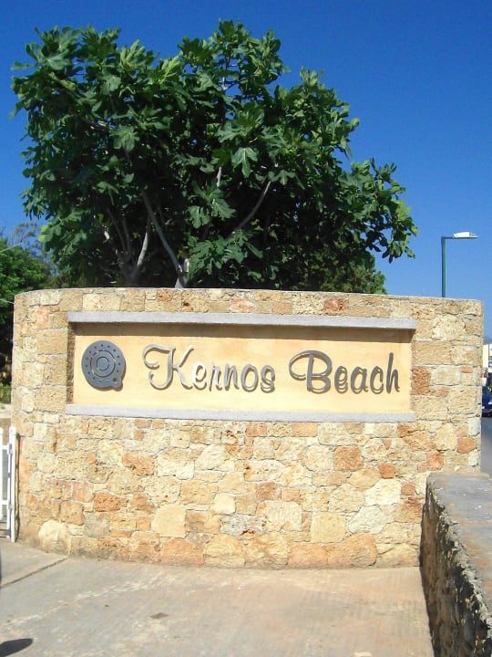 Eingang vom Hotel Kernos Beach Hotel & Bungalows