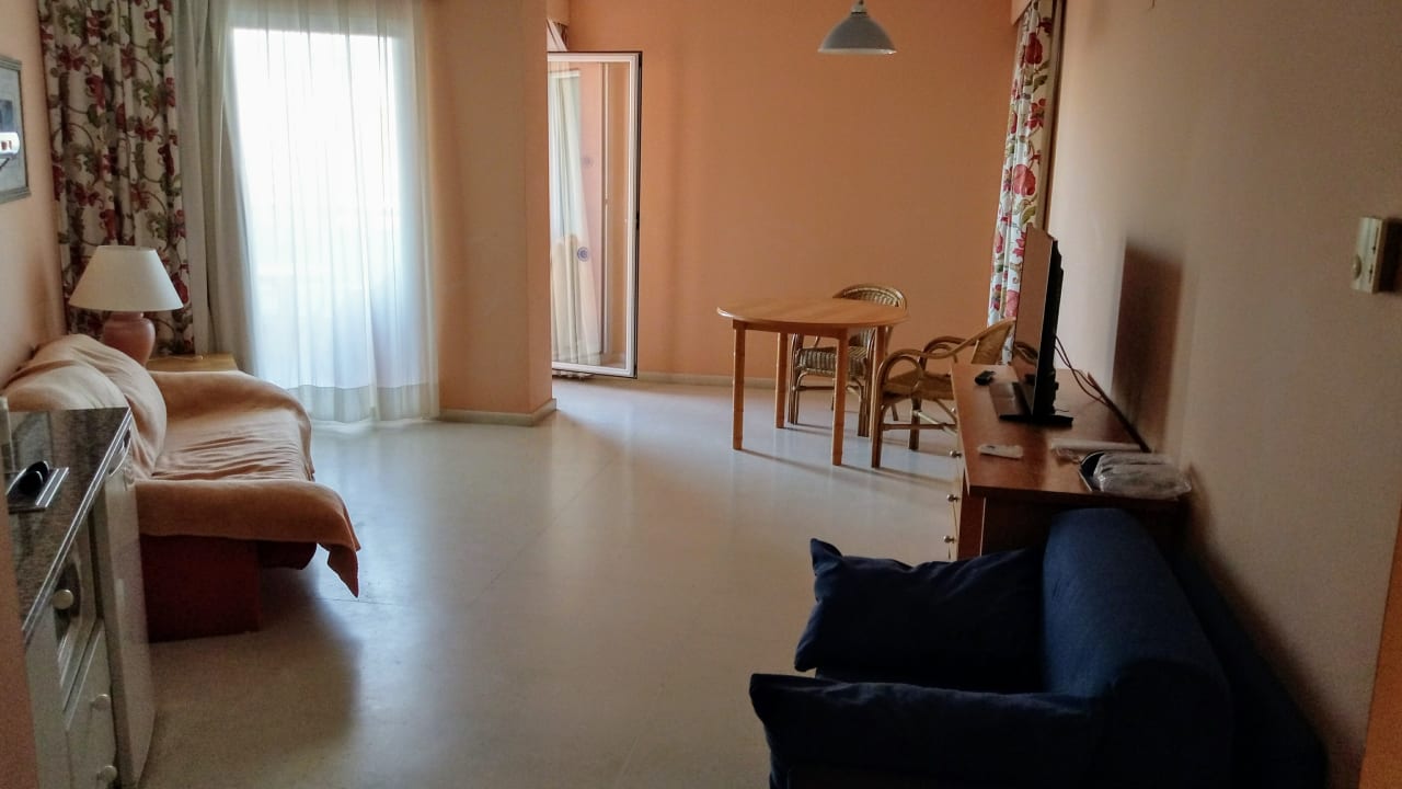 Wohnraum mit Küche Hotel Best Roquetas