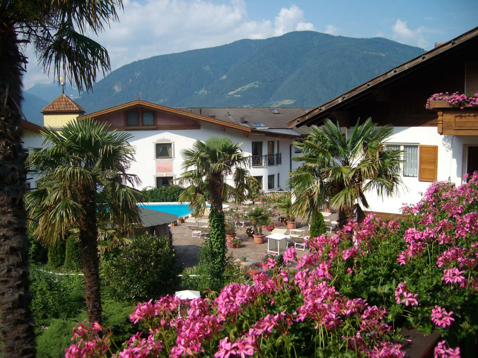 Blick vom Balkon Schenna Resort