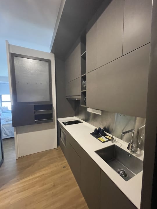 Zimmer Ceylonz Suites by MyKey Global