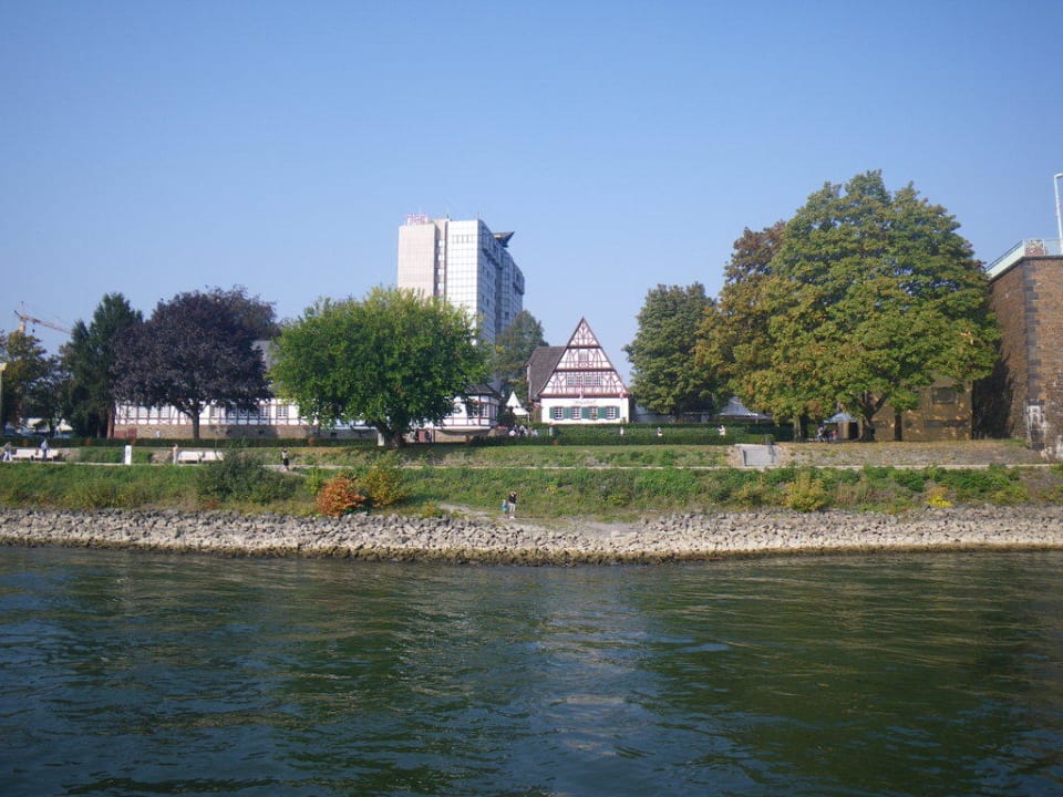 Hotel vom Rhein aus gesehen Hotel Mercure Koblenz