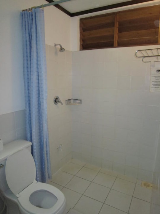 Bad Standardzimmer als Vergleich Meeru Maldives Resort Island