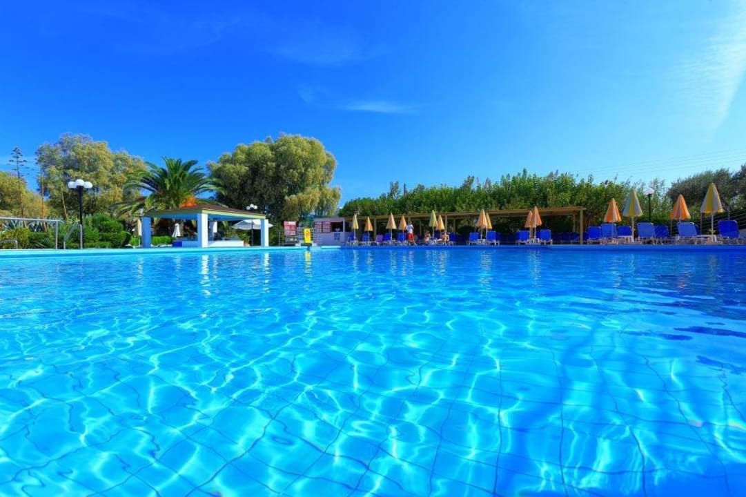 Haupt Pool Santa Marina Beach