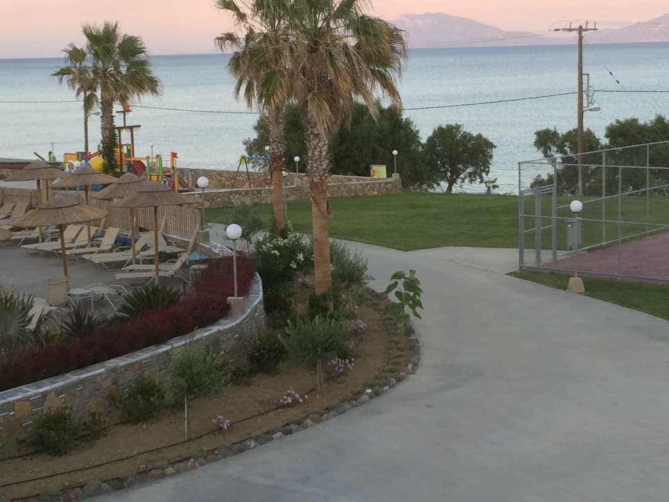 Gartenanlage Grand Blue Beach Hotel