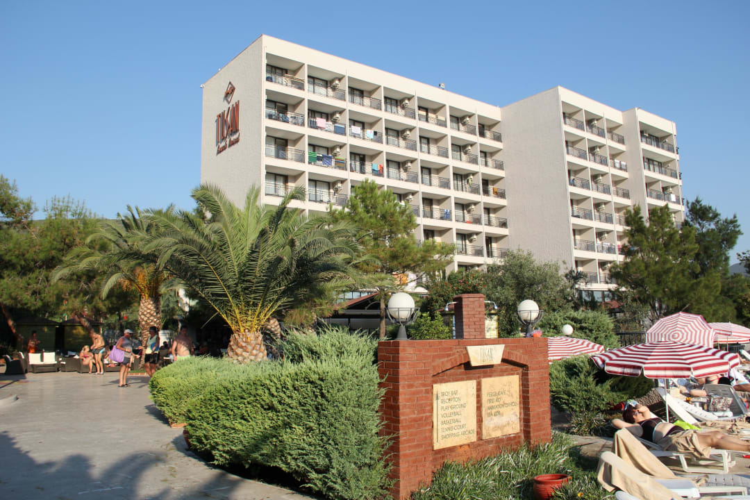 Widok ze strony basenu głównego Tusan Beach Resort