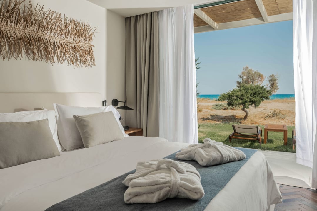 Zimmer Domes Aulūs Zante, Autograph Collection