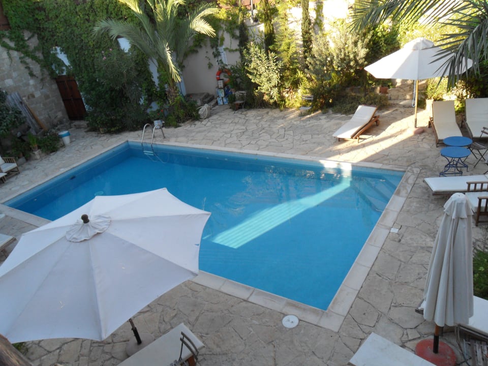 Vom kleinen Balkon auf den Innenhof Hotel Landhäuser Filokypros