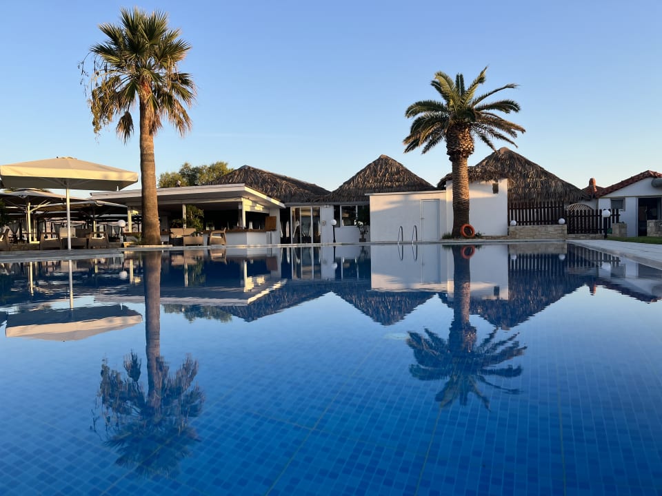 Pool HARPIN Happy Days Beach Hotel