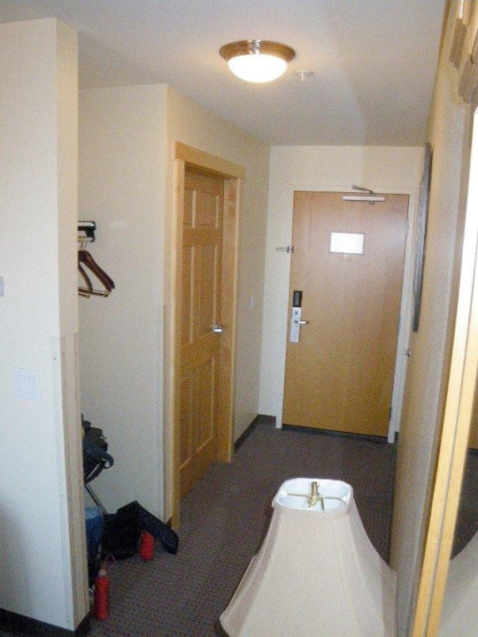 Zimmer 204 Blick zur Tür The View Hotel