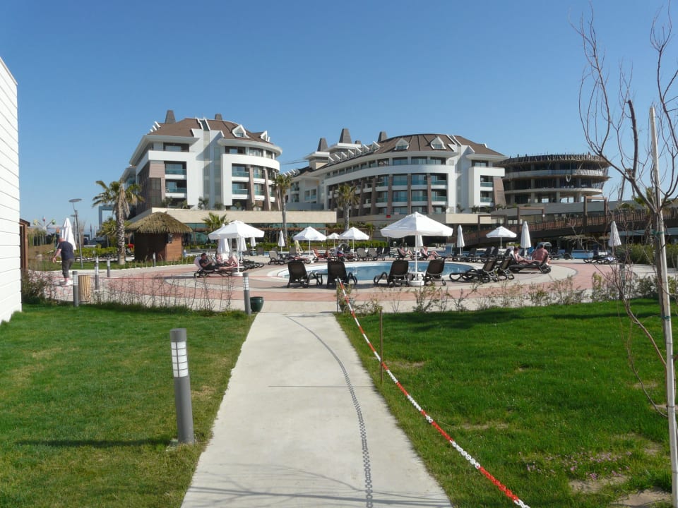 Bilck auf den Pool und das Hotel Sherwood Dreams Resort