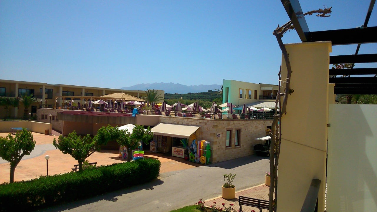 Z balkonu na basen Hotel Solimar Aquamarine