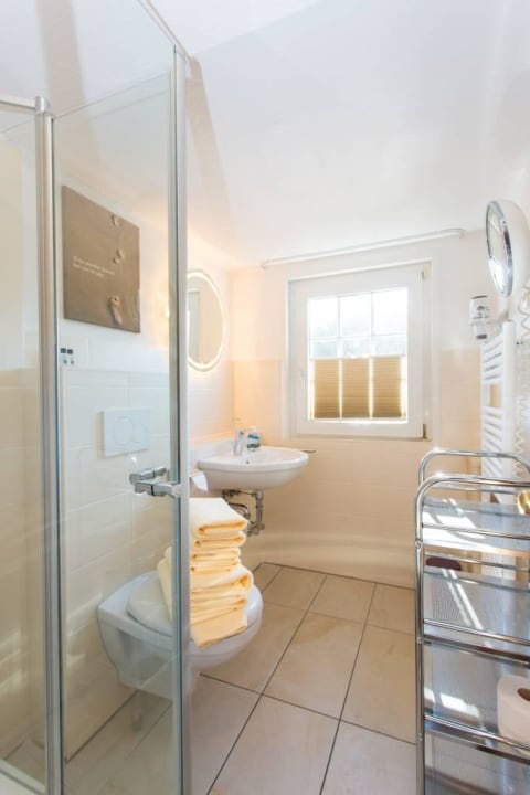 Bad im Familienzimmer Letj Briis