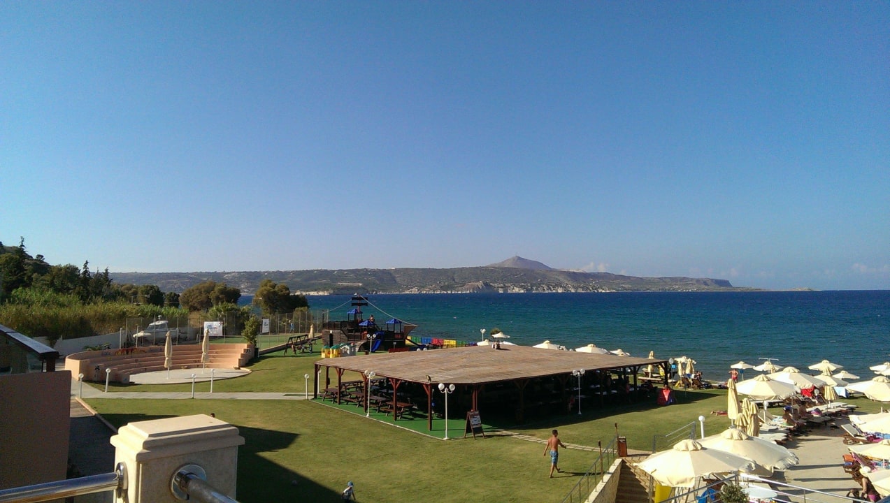 Ausblick vom Lobby-Balkon. Kiani Beach Resort Family All Inclusive