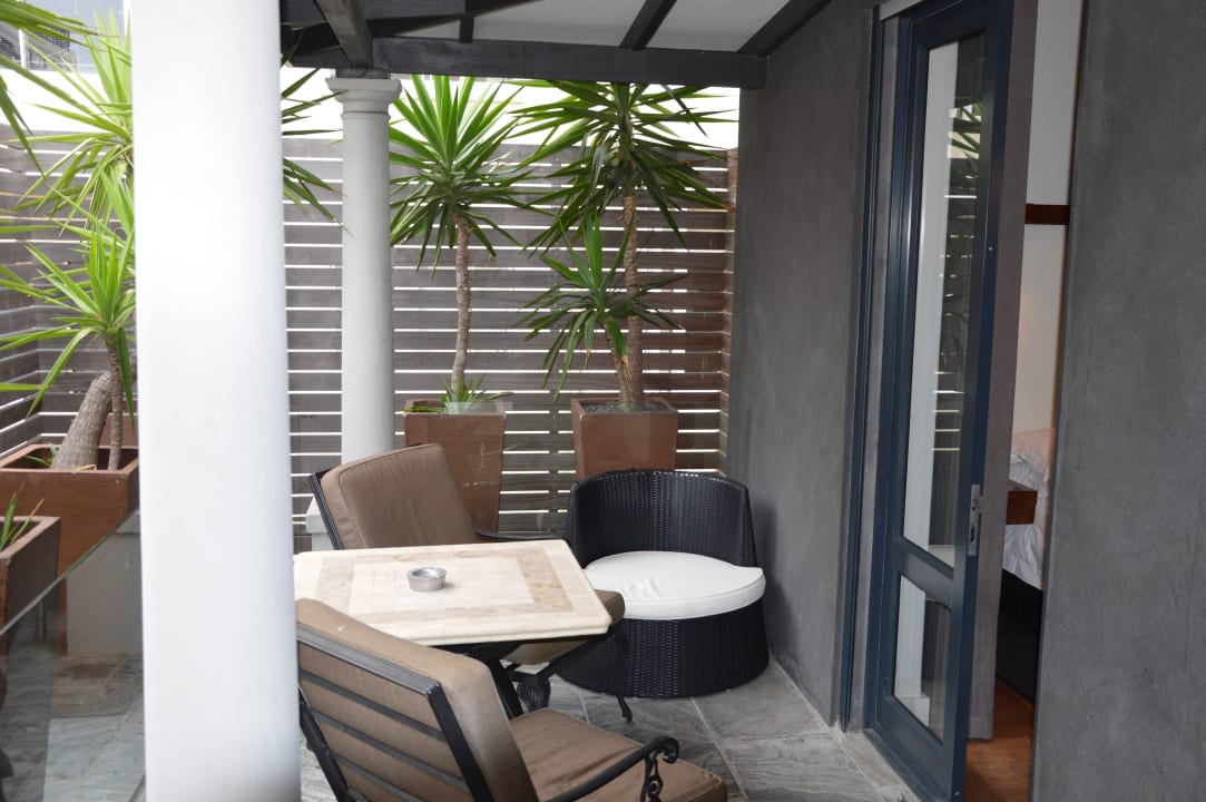 Terasse Hotel Cascades on the Promenade