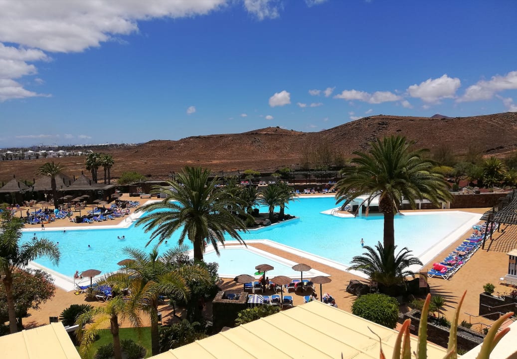 Pool Beatriz Costa & Spa