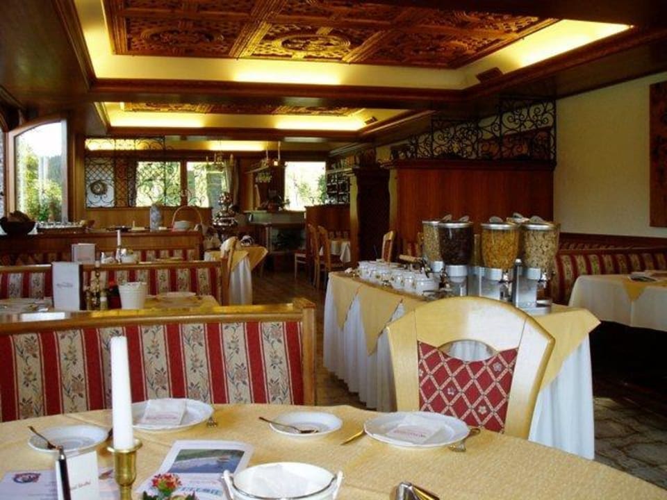 Speisesaal beim Frühstück Hotel Rösslhof