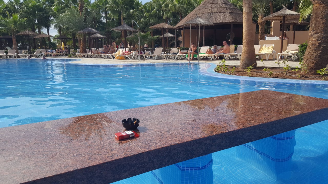 Theke der Swim up Bar Hotel Riu Funana